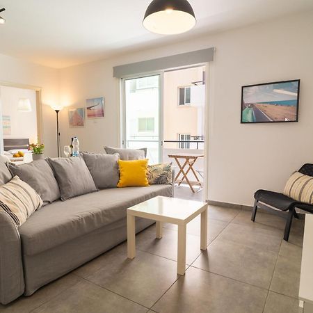 Kave Blue Mackenzie 1 Bdr Flat With Pool Daire Larnaca Dış mekan fotoğraf