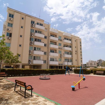 Kave Blue Mackenzie 1 Bdr Flat With Pool Daire Larnaca Dış mekan fotoğraf