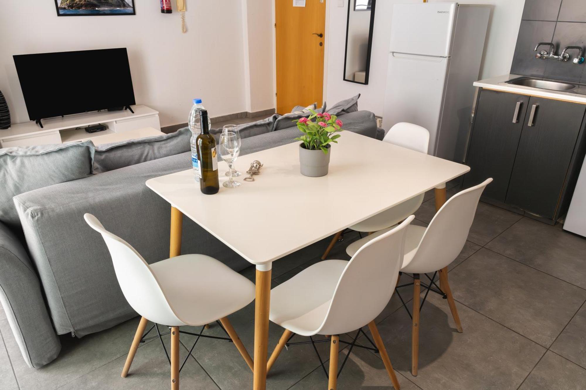 Kave Blue Mackenzie 1 Bdr Flat With Pool Daire Larnaca Dış mekan fotoğraf