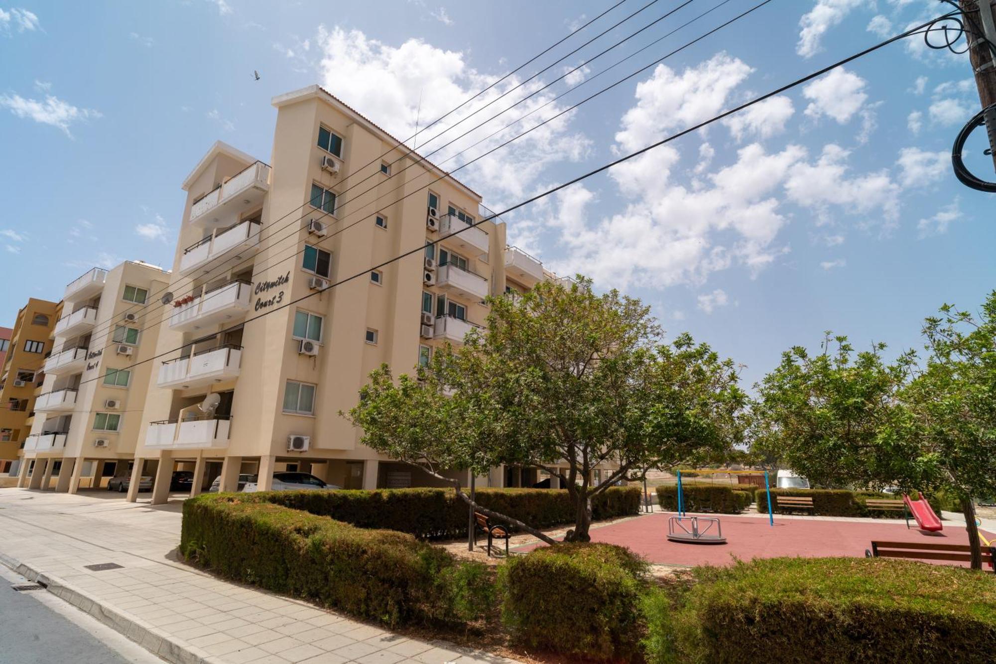 Kave Blue Mackenzie 1 Bdr Flat With Pool Daire Larnaca Dış mekan fotoğraf